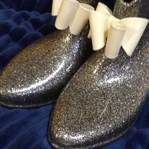 Rain boots! - Picture 2 of 5